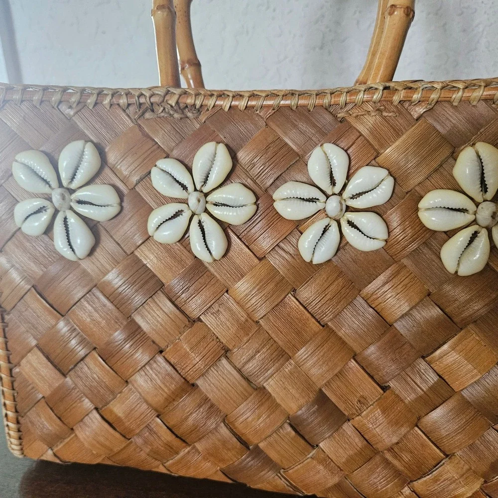 Lois Hill Woven Straw Basket Tote Bag Cowrie Shell Flower Bamboo Handle Brown